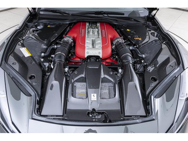 812GTS F1 DCT Grigio Scuro / Cuoio フロントサスペンションリフト、フェラーリエンブレム、ADASパッケージ、サラウンドビューカメラ、カーボンドライバーゾーン、TDFデザイン鍛造スポーツホイール(16枚目)