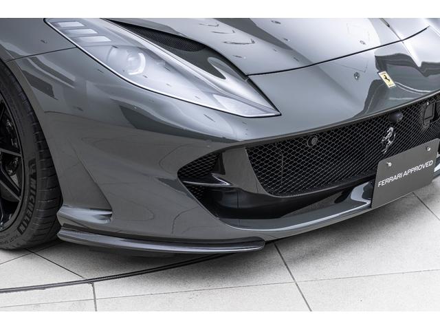 812GTS F1 DCT Grigio Scuro / Cuoio フロントサスペンションリフト、フェラーリエンブレム、ADASパッケージ、サラウンドビューカメラ、カーボンドライバーゾーン、TDFデザイン鍛造スポーツホイール(18枚目)