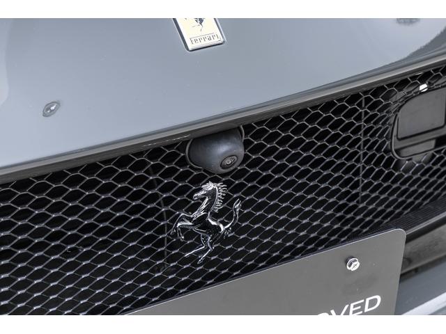 812GTS F1 DCT Grigio Scuro / Cuoio フロントサスペンションリフト、フェラーリエンブレム、ADASパッケージ、サラウンドビューカメラ、カーボンドライバーゾーン、TDFデザイン鍛造スポーツホイール(19枚目)