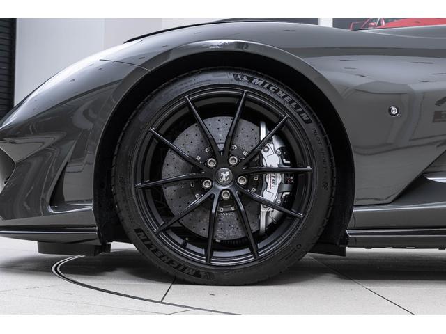 812GTS F1 DCT Grigio Scuro / Cuoio フロントサスペンションリフト、フェラーリエンブレム、ADASパッケージ、サラウンドビューカメラ、カーボンドライバーゾーン、TDFデザイン鍛造スポーツホイール(24枚目)