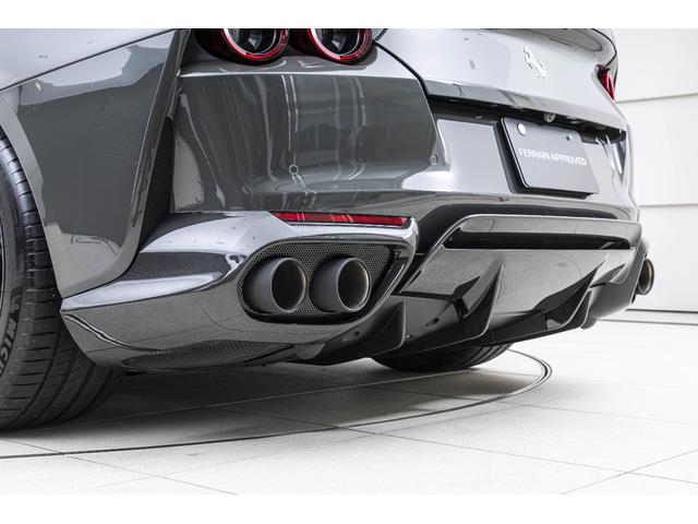 812GTS F1 DCT Grigio Scuro / Cuoio フロントサスペンションリフト、フェラーリエンブレム、ADASパッケージ、サラウンドビューカメラ、カーボンドライバーゾーン、TDFデザイン鍛造スポーツホイール(26枚目)