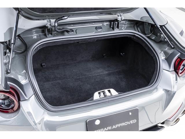 812GTS F1 DCT Grigio Scuro / Cuoio フロントサスペンションリフト、フェラーリエンブレム、ADASパッケージ、サラウンドビューカメラ、カーボンドライバーゾーン、TDFデザイン鍛造スポーツホイール(28枚目)