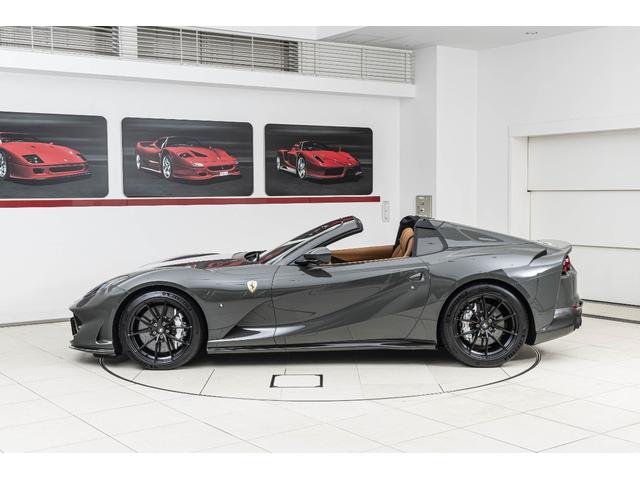 812GTS F1 DCT Grigio Scuro / Cuoio フロントサスペンションリフト、フェラーリエンブレム、ADASパッケージ、サラウンドビューカメラ、カーボンドライバーゾーン、TDFデザイン鍛造スポーツホイール(30枚目)