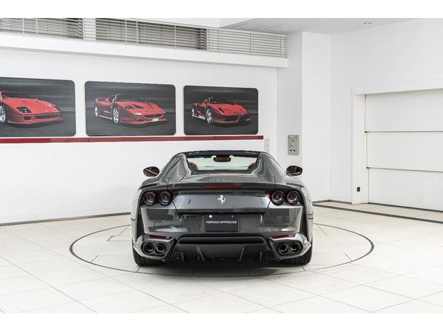 812GTS F1 DCT Grigio Scuro / Cuoio フロントサスペンションリフト、フェラーリエンブレム、ADASパッケージ、サラウンドビューカメラ、カーボンドライバーゾーン、TDFデザイン鍛造スポーツホイール(36枚目)