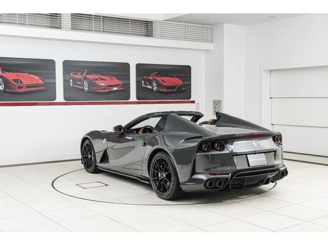 812GTS F1 DCT Grigio Scuro / Cuoio フロントサスペンションリフト、フェラーリエンブレム、ADASパッケージ、サラウンドビューカメラ、カーボンドライバーゾーン、TDFデザイン鍛造スポーツホイール(37枚目)