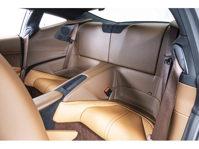 ローマ F1 DCT Grigio Ferro Met/Cuoio 20インチ鍛造ダイヤモンドフィニッシュホイール カーボンLEDステアリングカーボントンネル ベンチレーションシート バックレーダー サラウンドビューカメラ(4枚目)