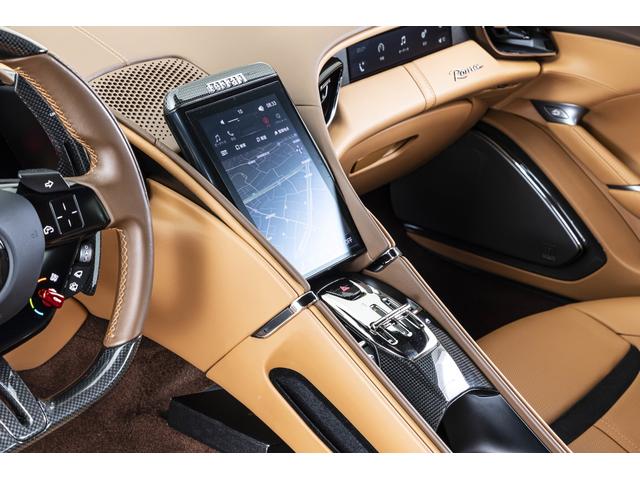 ローマ F1 DCT Grigio Ferro Met/Cuoio 20インチ鍛造ダイヤモンドフィニッシュホイール カーボンLEDステアリングカーボントンネル ベンチレーションシート バックレーダー サラウンドビューカメラ(7枚目)