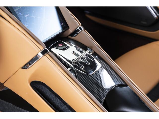 ローマ F1 DCT Grigio Ferro Met/Cuoio 20インチ鍛造ダイヤモンドフィニッシュホイール カーボンLEDステアリングカーボントンネル ベンチレーションシート バックレーダー サラウンドビューカメラ(8枚目)