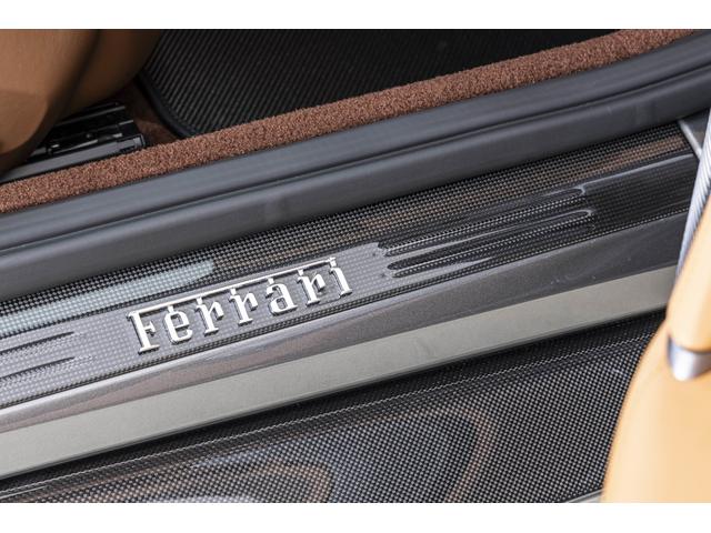 ローマ F1 DCT Grigio Ferro Met/Cuoio 20インチ鍛造ダイヤモンドフィニッシュホイール カーボンLEDステアリングカーボントンネル ベンチレーションシート バックレーダー サラウンドビューカメラ(17枚目)