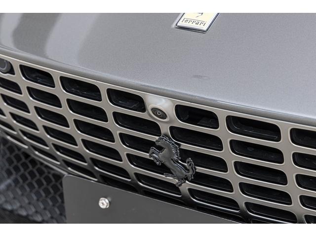 ローマ F1 DCT Grigio Ferro Met/Cuoio 20インチ鍛造ダイヤモンドフィニッシュホイール カーボンLEDステアリングカーボントンネル ベンチレーションシート バックレーダー サラウンドビューカメラ(22枚目)