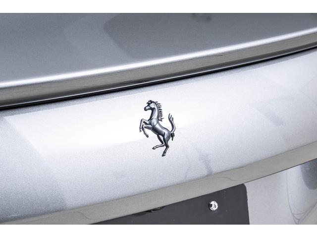 ローマ F1 DCT Grigio Ferro Met/Cuoio 20インチ鍛造ダイヤモンドフィニッシュホイール カーボンLEDステアリングカーボントンネル ベンチレーションシート バックレーダー サラウンドビューカメラ(28枚目)