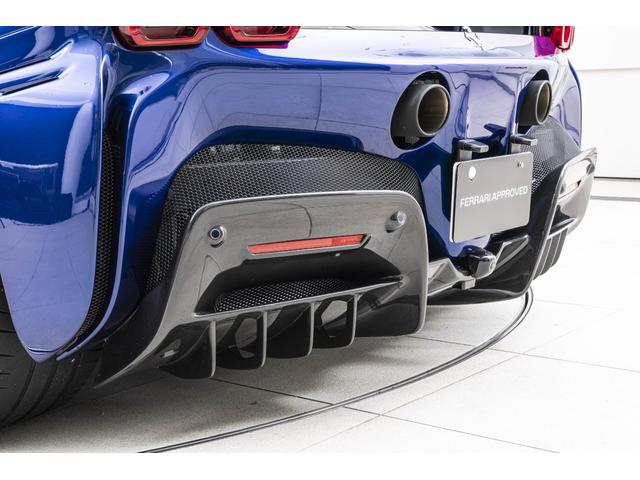 ＳＦ９０スパイダー アセットフィオラノ　Ｆ１　ＤＣＴ　Ｅ４ＷＤ　アセットフィオラーノパッケージ、アップルカープレイ２０インチ鍛造スポーツホイール、フェラーリエンブレム、カーボンパーツ（22枚目）