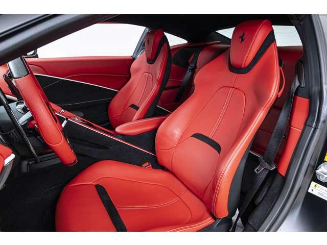 ローマ Ｆ１　ＤＣＴ　Ｎｅｒｏ　Ｏｐａｃｏ　／　Ｒｏｓｓｏ　スペシャルカラーブラックマット、アップルカープレイフェラーリエンブレム、マグネライドサスペンション、サラウンドビューカメラ、パッセンジャーディスプレイ（2枚目）