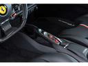 Ｆ８トリブート ベースグレード　Ｆ１　ＤＣＴ　認定中古車　カーボンファイバードライバーゾーン　レーシングシート　シートリフター鍛造ダイヤモンドホイール　シートセンタートリコロール　カーボンダッシュボード　Ｆ１ボタントリコロール（7枚目）