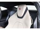 ローマ Ｆ１　ＤＣＴ　ＲＯＳＳＯ　ＦＩＯＲＡＮＯ／ＴＯＲＴＯＲＡ　認定中古車　２０インチ鍛造ダイヤモンドホイール　フェラーリエンブレム　レッドキャリパーカーボンＬＥＤステアリング　リアカメラ　ヒストリックカラー　ブラックスポーツエグゾーストパイプ（3枚目）