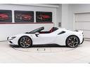 Ｆ１　ＤＣＴ　Ｅ４ＷＤ　Ｂｉａｎｃｏ　Ｃｅｒｖｉｎｏ　認定中古車　左ハンドル　ツートンカラーボディカラー　サスペンションリフター　アップルカープレイカーボンフロントスポイラー　カーボンサイドシル　カーボンリアディフューザー　カーボンエアインテーク（22枚目）