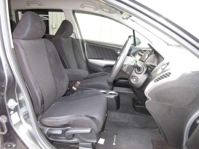 RSZ Sパッケージ 1年保証 走行3万7千キロ 次の車検はご納車から2年後です(車検整備渡し) ケンウッド製メモリーナビ リアカメラ ETC ドアバイザー Sパッケージ 純正17インチアルミホイール 1800cc(15枚目)