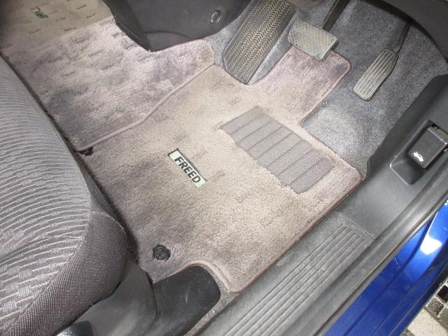 フリード Ｇジャストセレクション　禁煙車カロッツェリアメモリーナビＥＴＣＲカメラワンオーナー　両側Ｐスライドドア　Ｂモニター　スマトキー　地上デジタルＴＶ　定期点検記録簿　ワンオナ　助手席エアバッグ　ＡＵＴＯエアコン　パワステ　イモビ（17枚目）