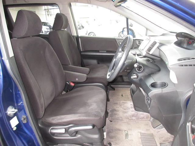 フリード Ｇジャストセレクション　禁煙車カロッツェリアメモリーナビＥＴＣＲカメラワンオーナー　両側Ｐスライドドア　Ｂモニター　スマトキー　地上デジタルＴＶ　定期点検記録簿　ワンオナ　助手席エアバッグ　ＡＵＴＯエアコン　パワステ　イモビ（18枚目）