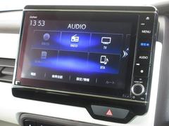 ナビゲーションはギャザズ８インチナビ（ＶＸＵ−２０７ＮＢｉ）を装着しております。ＡＭ、ＦＭ、ＣＤ、ＤＶＤ再生、Ｂｌｕｅｔｏｏｔｈ、音楽録音再生、フルセグＴＶがご使用いただけます。 4