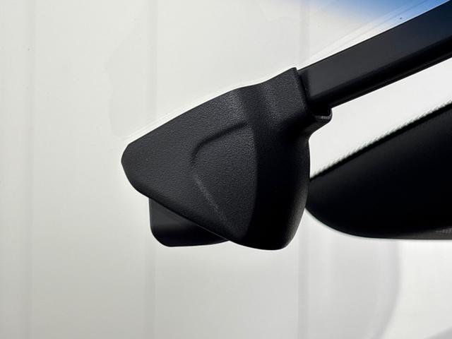 フィット ｅ：ＨＥＶホーム　純正メモリーナビ　フルセグＴＶ　バックカメラ　前後ドラレコ　ＬＥＤヘッドライト　サイドカーテンエアバック　ＥＴＣ　コンフォートビューパッケージ　ホンダセンシング　前後誤発進抑制機能　助手席エアバッグ（18枚目）