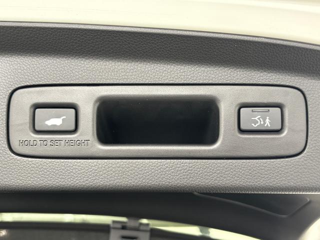 ヴェゼル ｅ：ＨＥＶＺ　純正メモリーナビ　フルセグＴＶ　バックカメラ　前後ドラレコ　ＥＴＣ２．０　サイドカーテンエアバック　シートヒーター　パドルシフト　ハンズフリーアクセスパワーテールゲート　横滑り防止装置　１オナ　スマキ（22枚目）