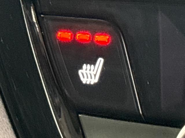 ヴェゼル ｅ：ＨＥＶＺ　純正メモリーナビ　フルセグＴＶ　バックカメラ　前後ドラレコ　ＥＴＣ２．０　サイドカーテンエアバック　シートヒーター　パドルシフト　ハンズフリーアクセスパワーテールゲート　横滑り防止装置　１オナ　スマキ（25枚目）