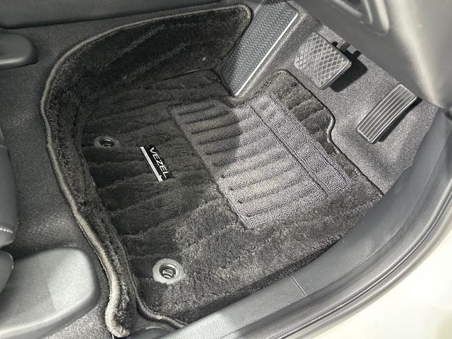 ヴェゼル ｅ：ＨＥＶＺ　純正メモリーナビ　フルセグＴＶ　バックカメラ　前後ドラレコ　ＥＴＣ２．０　サイドカーテンエアバック　シートヒーター　パドルシフト　ハンズフリーアクセスパワーテールゲート　横滑り防止装置　１オナ　スマキ（33枚目）