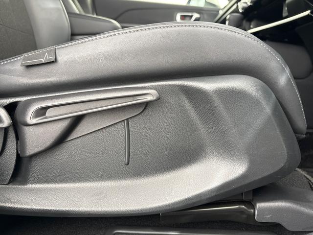 ヴェゼル ｅ：ＨＥＶＺ　純正メモリーナビ　フルセグＴＶ　バックカメラ　前後ドラレコ　ＥＴＣ２．０　サイドカーテンエアバック　シートヒーター　パドルシフト　ハンズフリーアクセスパワーテールゲート　横滑り防止装置　１オナ　スマキ（34枚目）