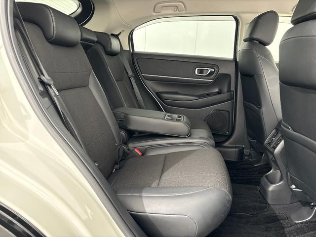 ヴェゼル ｅ：ＨＥＶＺ　純正メモリーナビ　フルセグＴＶ　バックカメラ　前後ドラレコ　ＥＴＣ２．０　サイドカーテンエアバック　シートヒーター　パドルシフト　ハンズフリーアクセスパワーテールゲート　横滑り防止装置　１オナ　スマキ（36枚目）