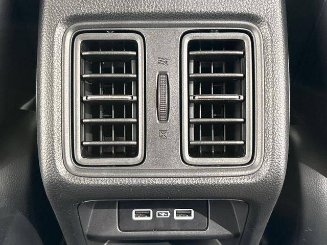 ヴェゼル ｅ：ＨＥＶＺ　純正メモリーナビ　フルセグＴＶ　バックカメラ　前後ドラレコ　ＥＴＣ２．０　サイドカーテンエアバック　シートヒーター　パドルシフト　ハンズフリーアクセスパワーテールゲート　横滑り防止装置　１オナ　スマキ（40枚目）