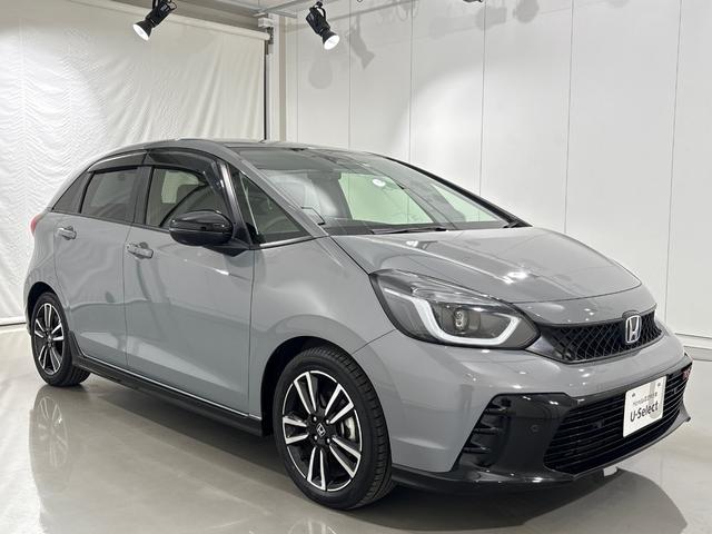 フィット ｅ：ＨＥＶＲＳ　純正メモリーナビ　フルセグＴＶ　バックカメラ　ＥＴＣ２．０　前後ドラレコ　ＬＥＤヘッドライト　ＨｏｎｄａＣＯＮＮＥＣＴ　ホンダセンシング　スマートキー　アルミホイール　横滑り防止装置　エアバッグ　禁煙（4枚目）