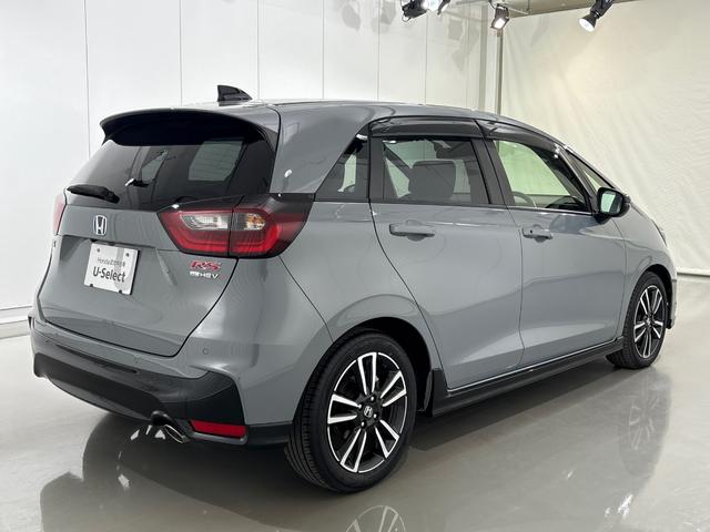 フィット ｅ：ＨＥＶＲＳ　純正メモリーナビ　フルセグＴＶ　バックカメラ　ＥＴＣ２．０　前後ドラレコ　ＬＥＤヘッドライト　ＨｏｎｄａＣＯＮＮＥＣＴ　ホンダセンシング　スマートキー　アルミホイール　横滑り防止装置　エアバッグ　禁煙（5枚目）