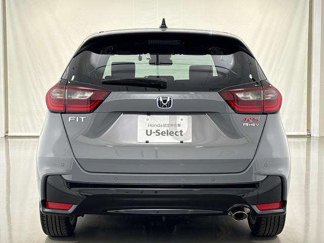 フィット ｅ：ＨＥＶＲＳ　純正メモリーナビ　フルセグＴＶ　バックカメラ　ＥＴＣ２．０　前後ドラレコ　ＬＥＤヘッドライト　ＨｏｎｄａＣＯＮＮＥＣＴ　ホンダセンシング　スマートキー　アルミホイール　横滑り防止装置　エアバッグ　禁煙（6枚目）