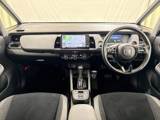 フィット ｅ：ＨＥＶＲＳ　純正メモリーナビ　フルセグＴＶ　バックカメラ　ＥＴＣ２．０　前後ドラレコ　ＬＥＤヘッドライト　ＨｏｎｄａＣＯＮＮＥＣＴ　ホンダセンシング　スマートキー　アルミホイール　横滑り防止装置　エアバッグ　禁煙（10枚目）