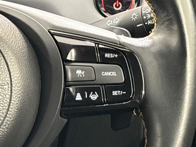 フィット ｅ：ＨＥＶＲＳ　純正メモリーナビ　フルセグＴＶ　バックカメラ　ＥＴＣ２．０　前後ドラレコ　ＬＥＤヘッドライト　ＨｏｎｄａＣＯＮＮＥＣＴ　ホンダセンシング　スマートキー　アルミホイール　横滑り防止装置　エアバッグ　禁煙（13枚目）