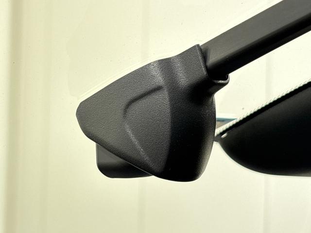 フィット ｅ：ＨＥＶＲＳ　純正メモリーナビ　フルセグＴＶ　バックカメラ　ＥＴＣ２．０　前後ドラレコ　ＬＥＤヘッドライト　ＨｏｎｄａＣＯＮＮＥＣＴ　ホンダセンシング　スマートキー　アルミホイール　横滑り防止装置　エアバッグ　禁煙（19枚目）