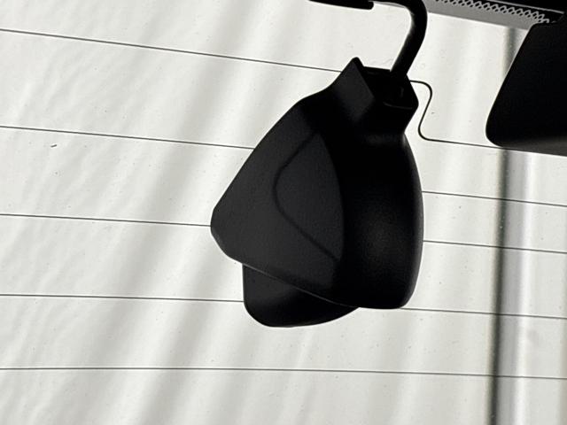 フィット ｅ：ＨＥＶＲＳ　純正メモリーナビ　フルセグＴＶ　バックカメラ　ＥＴＣ２．０　前後ドラレコ　ＬＥＤヘッドライト　ＨｏｎｄａＣＯＮＮＥＣＴ　ホンダセンシング　スマートキー　アルミホイール　横滑り防止装置　エアバッグ　禁煙（20枚目）