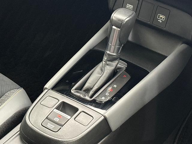 フィット ｅ：ＨＥＶＲＳ　純正メモリーナビ　フルセグＴＶ　バックカメラ　ＥＴＣ２．０　前後ドラレコ　ＬＥＤヘッドライト　ＨｏｎｄａＣＯＮＮＥＣＴ　ホンダセンシング　スマートキー　アルミホイール　横滑り防止装置　エアバッグ　禁煙（26枚目）