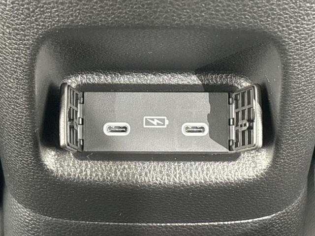 フィット ｅ：ＨＥＶＲＳ　純正メモリーナビ　フルセグＴＶ　バックカメラ　ＥＴＣ２．０　前後ドラレコ　ＬＥＤヘッドライト　ＨｏｎｄａＣＯＮＮＥＣＴ　ホンダセンシング　スマートキー　アルミホイール　横滑り防止装置　エアバッグ　禁煙（28枚目）