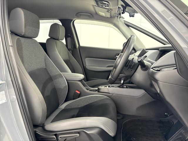 フィット ｅ：ＨＥＶＲＳ　純正メモリーナビ　フルセグＴＶ　バックカメラ　ＥＴＣ２．０　前後ドラレコ　ＬＥＤヘッドライト　ＨｏｎｄａＣＯＮＮＥＣＴ　ホンダセンシング　スマートキー　アルミホイール　横滑り防止装置　エアバッグ　禁煙（29枚目）