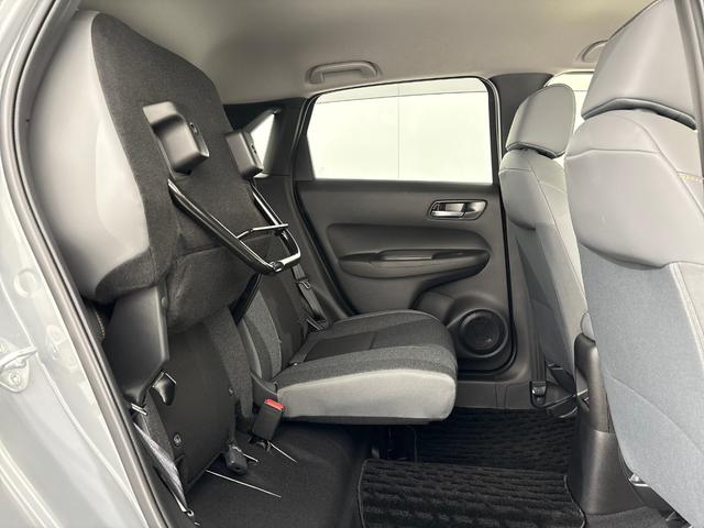 フィット ｅ：ＨＥＶＲＳ　純正メモリーナビ　フルセグＴＶ　バックカメラ　ＥＴＣ２．０　前後ドラレコ　ＬＥＤヘッドライト　ＨｏｎｄａＣＯＮＮＥＣＴ　ホンダセンシング　スマートキー　アルミホイール　横滑り防止装置　エアバッグ　禁煙（34枚目）