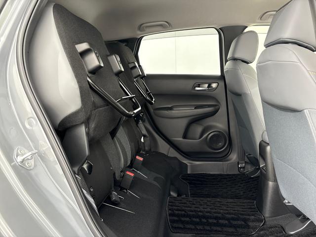 フィット ｅ：ＨＥＶＲＳ　純正メモリーナビ　フルセグＴＶ　バックカメラ　ＥＴＣ２．０　前後ドラレコ　ＬＥＤヘッドライト　ＨｏｎｄａＣＯＮＮＥＣＴ　ホンダセンシング　スマートキー　アルミホイール　横滑り防止装置　エアバッグ　禁煙（35枚目）