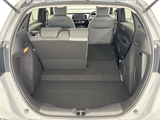 フィット ｅ：ＨＥＶＲＳ　純正メモリーナビ　フルセグＴＶ　バックカメラ　ＥＴＣ２．０　前後ドラレコ　ＬＥＤヘッドライト　ＨｏｎｄａＣＯＮＮＥＣＴ　ホンダセンシング　スマートキー　アルミホイール　横滑り防止装置　エアバッグ　禁煙（38枚目）