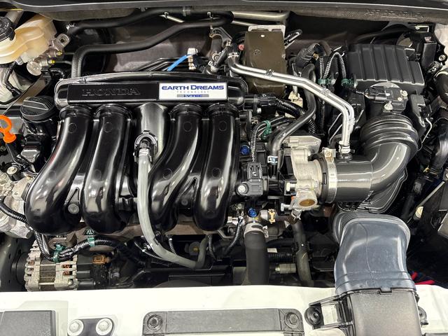 ヴェゼル ＲＳ・ホンダセンシング　純正８インチメモリーナビ　ＥＴＣ　ＬＥＤヘッドライト　社外前後ドラレコ　シートヒーター　パドルシフト　ホンダセンシング　衝突軽減ブレーキ　バックカメラ　フルセグＴＶ　ＤＶＤ再生　ＣＤ再生　盗難防止（4枚目）