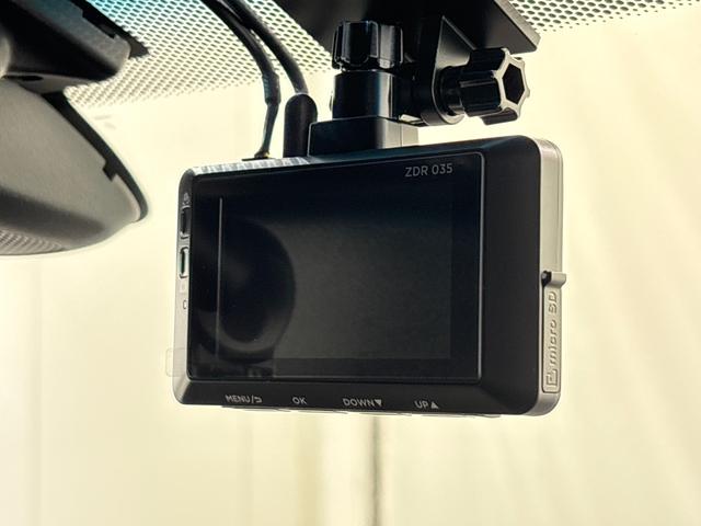 ヴェゼル ＲＳ・ホンダセンシング　純正８インチメモリーナビ　ＥＴＣ　ＬＥＤヘッドライト　社外前後ドラレコ　シートヒーター　パドルシフト　ホンダセンシング　衝突軽減ブレーキ　バックカメラ　フルセグＴＶ　ＤＶＤ再生　ＣＤ再生　盗難防止（6枚目）