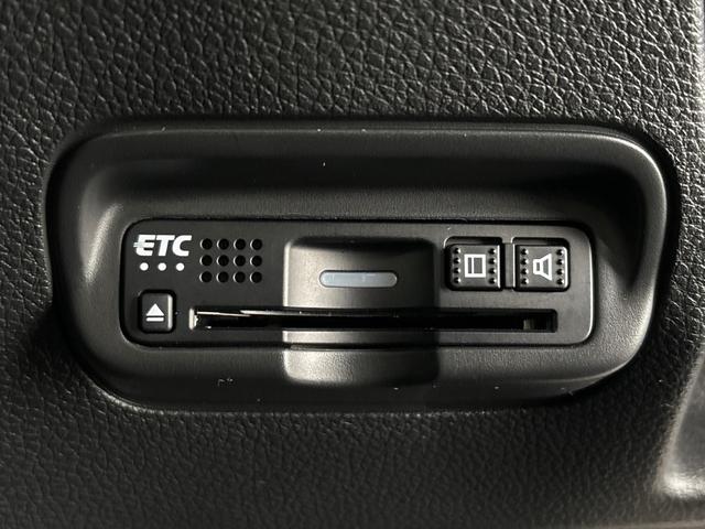 ヴェゼル ＲＳ・ホンダセンシング　純正８インチメモリーナビ　ＥＴＣ　ＬＥＤヘッドライト　社外前後ドラレコ　シートヒーター　パドルシフト　ホンダセンシング　衝突軽減ブレーキ　バックカメラ　フルセグＴＶ　ＤＶＤ再生　ＣＤ再生　盗難防止（12枚目）