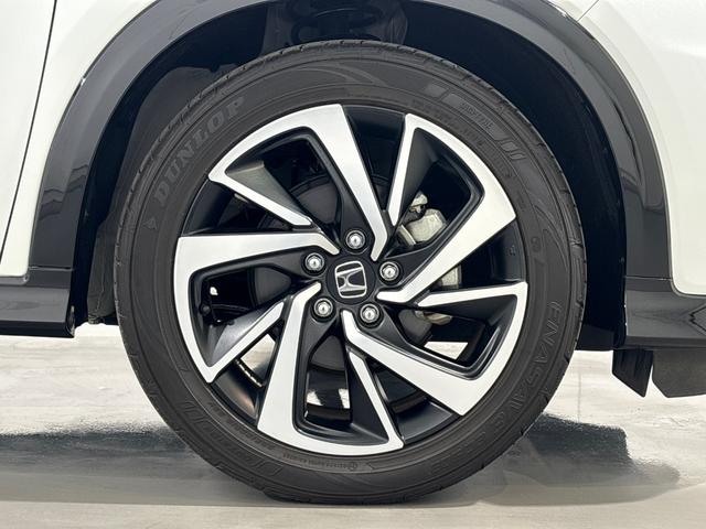 ヴェゼル ＲＳ・ホンダセンシング　純正８インチメモリーナビ　ＥＴＣ　ＬＥＤヘッドライト　社外前後ドラレコ　シートヒーター　パドルシフト　ホンダセンシング　衝突軽減ブレーキ　バックカメラ　フルセグＴＶ　ＤＶＤ再生　ＣＤ再生　盗難防止（23枚目）