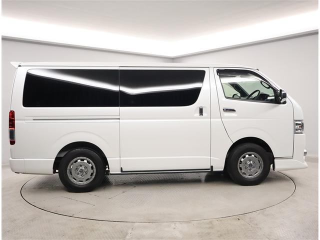 ハイエースバン スーパーGL 50TH アニバーサリーリミテッド 地デジ 衝突軽減ブレーキ AC100V電源 助手席エアバック ETC LEDヘッドライト ABS 左右電動スライドドア DVD スマートキー メモリナビ 横滑り防止機能 キーレス オートエアコン(4枚目)