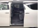スライドドアは、通常のドアに比べて車のボディに平行に開閉するので、開けてもスペースをとりません!狭いスペースでも乗り降りできとても便利でラクラクです♪